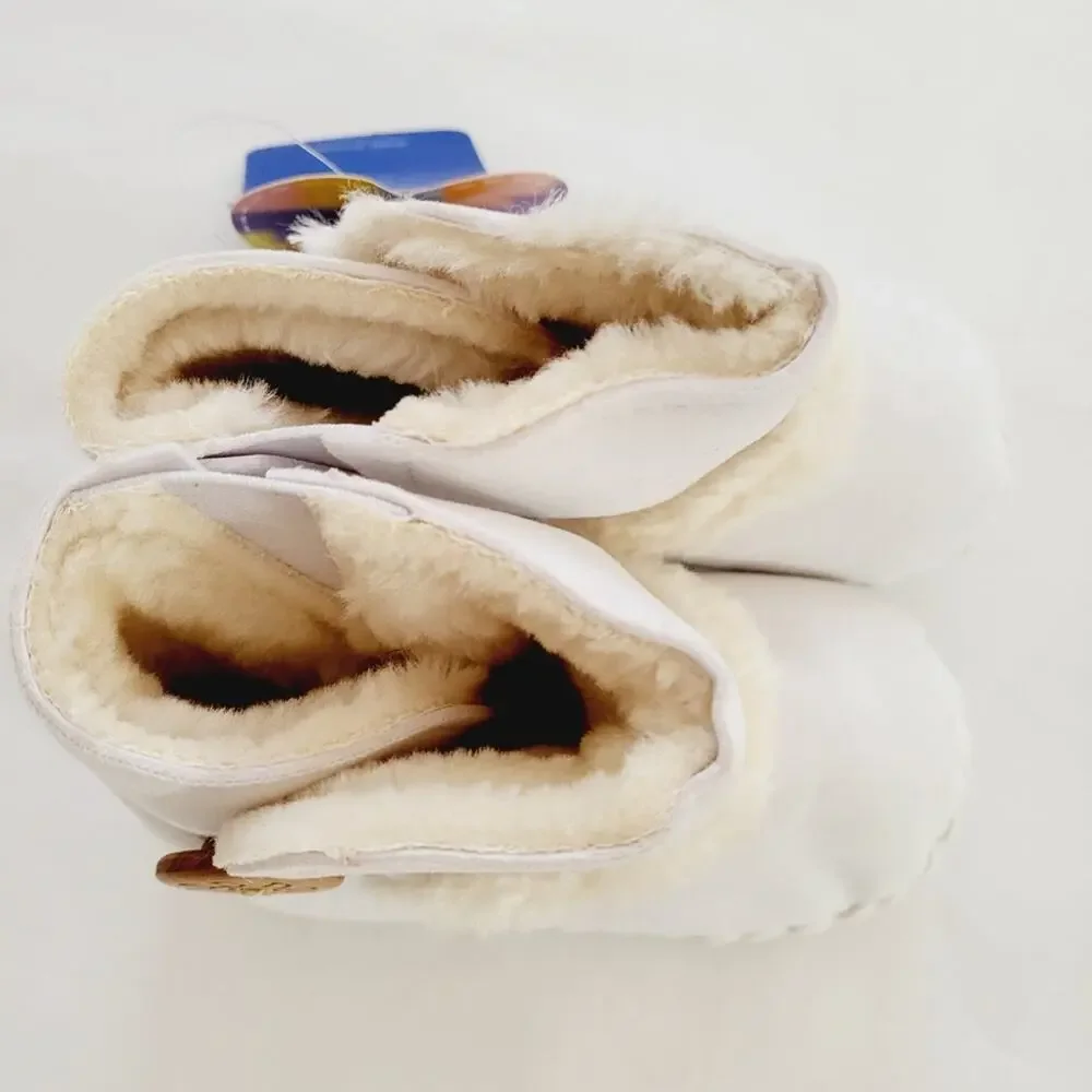 New button boot with faux fur liner 0-6M
